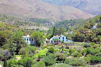 Family holidays in Spain, ideal for groups, 11bed estate with 2 pools, jacuzzi..