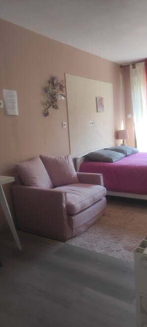 2 Schlafzimmer, Schreibtisch, Bügeleisen/Bügelbrett, kostenloses WLAN