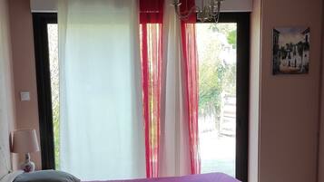 2 Schlafzimmer, Schreibtisch, Bügeleisen/Bügelbrett, kostenloses WLAN