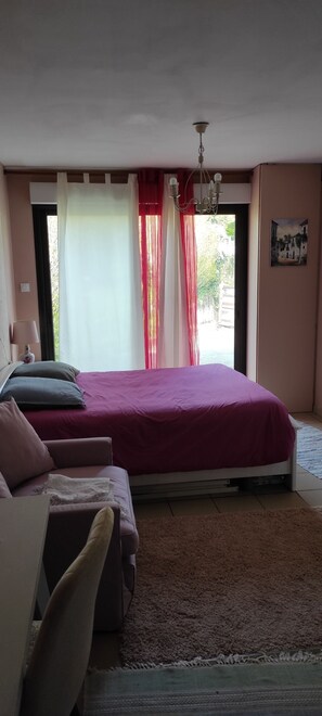 2 Schlafzimmer, Schreibtisch, Bügeleisen/Bügelbrett, kostenloses WLAN