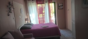 2 Schlafzimmer, Schreibtisch, Bügeleisen/Bügelbrett, kostenloses WLAN