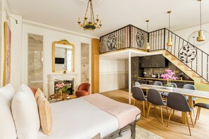 3 chambres, bureau, fer et planche à repasser, lit parapluie