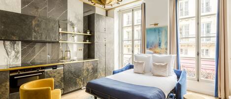 3 bedrooms, desk, iron/ironing board, travel cot