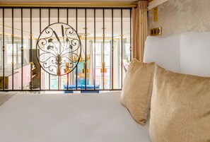 3 bedrooms, desk, iron/ironing board, travel cot
