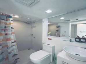 Bathroom - Wanderlust Bed and Breakfast Puerto Princesa (Puerto Princesa)