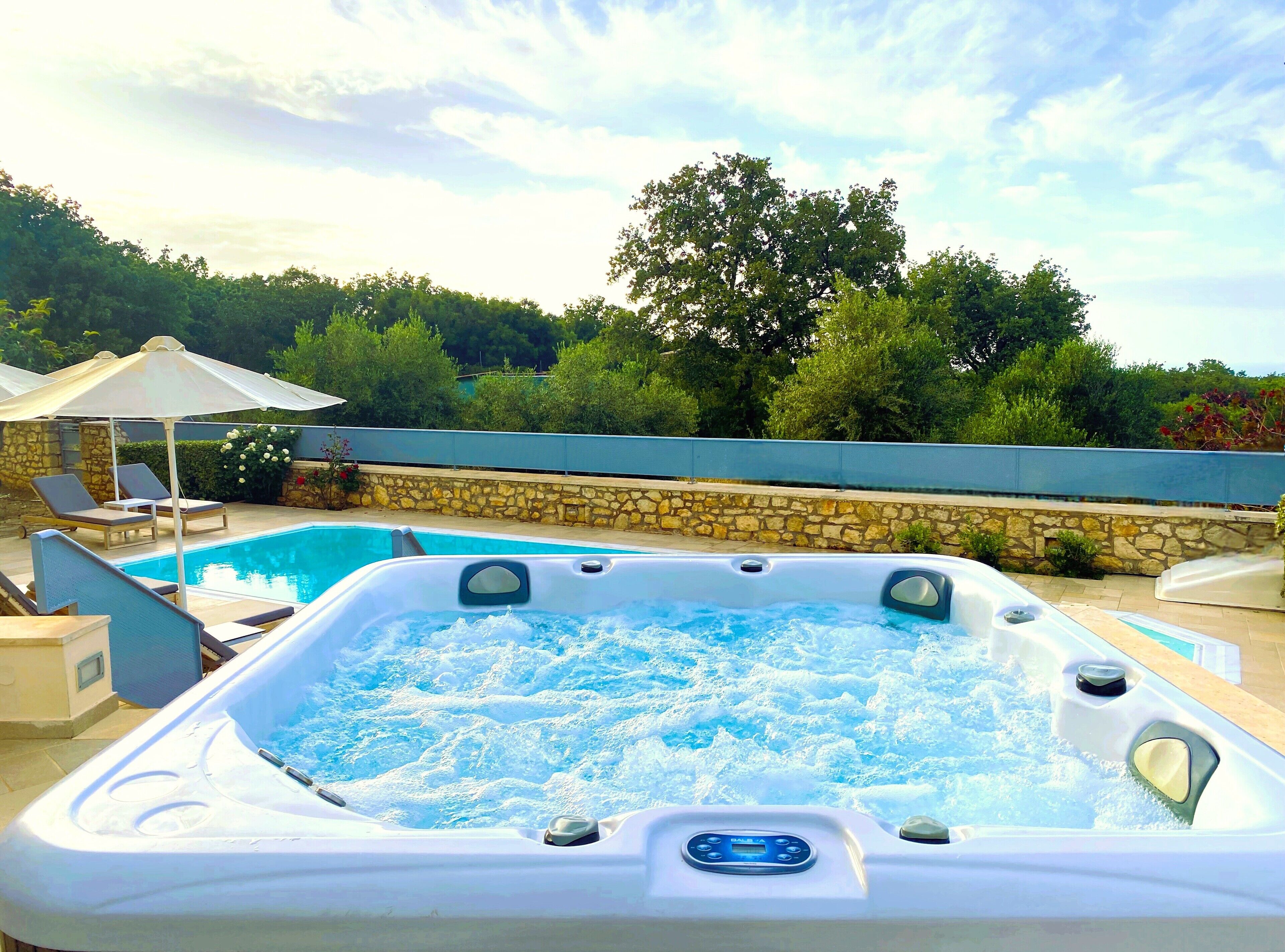 Outdoor spa tub