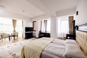 Apartemen Deluks | Minibar, meja kerja, ruang kerja ramah laptop, dan kedap suara