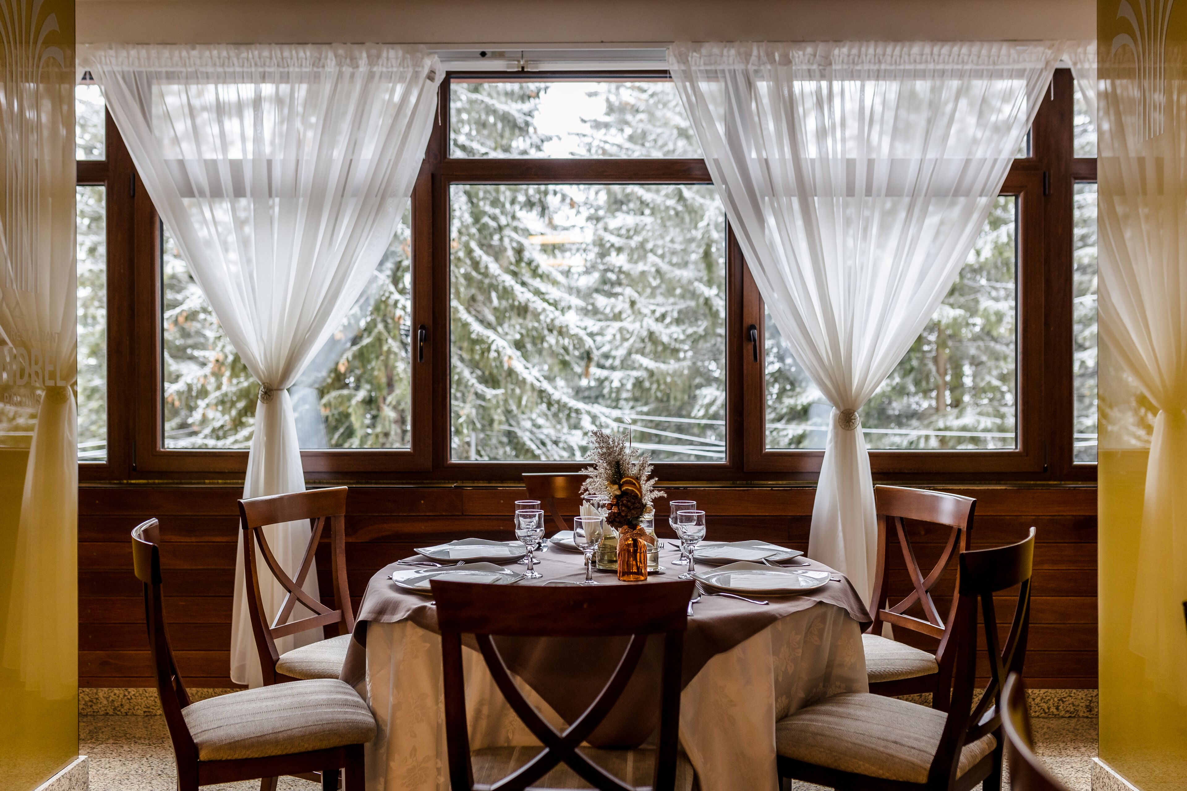 Breakfast, lunch and dinner served