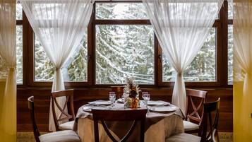 Breakfast, lunch and dinner served