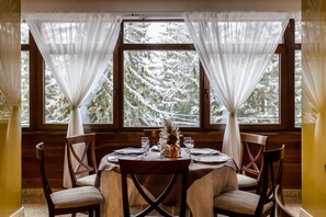 Breakfast, lunch and dinner served