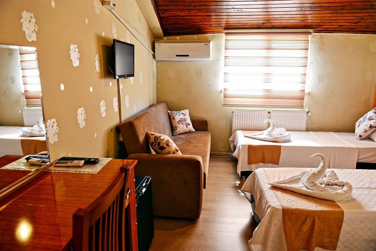 Habitación clásica con 2 camas individuales | Ropa de cama de alta calidad, wifi gratis y ropa de cama 
