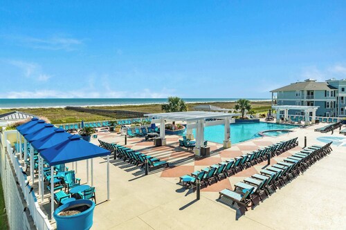 Breaking Waves - Open Airy Beautiful Ocean Views!