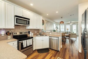 Fridge, microwave, oven, stovetop - Open Airy Beautiful - Ocean AND Bay Views! (Galveston)