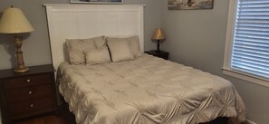 2 bedrooms, WiFi, bed sheets - Come Visit 'SML Getaway'! Pet Friendly! (Huddleston)