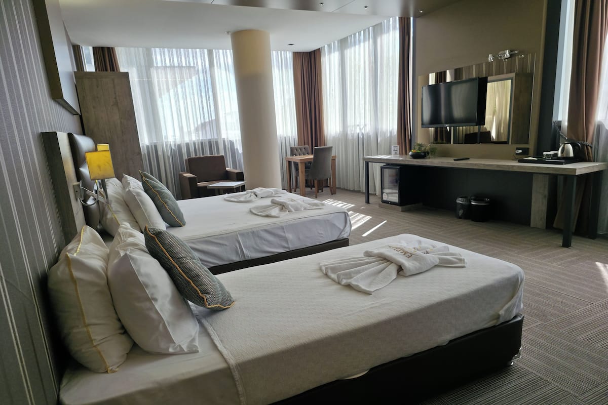 Deluxe Triple Room | 1 bedroom, in-room safe, free WiFi, bed sheets
