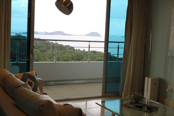 TV, table football, ping pong - 18G Oceanview Luxury Apt with Rooftop Pool (Panama City)