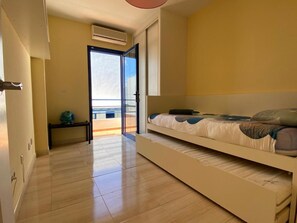 3 slaapkamers, een strijkplank/strijkijzer, gratis wifi, beddengoed