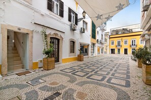 Exterior - Holiday Apartment "Casa Na Travessa" with A/C & Wi-Fi (Faro)