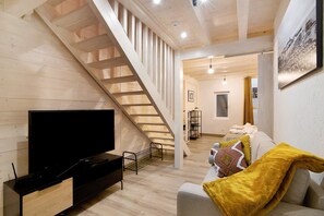 TV - Holiday Apartment "Casa Na Travessa" with A/C & Wi-Fi (Faro)