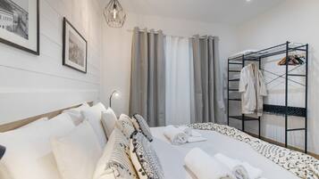 2 bedrooms, iron/ironing board, free WiFi, bed sheets