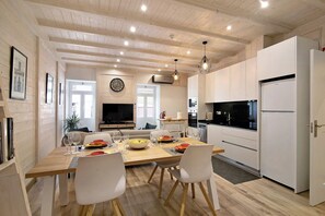 Dining - Holiday Apartment "Casa Na Travessa" with A/C & Wi-Fi (Faro)