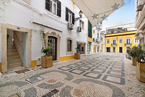 Exterior - Holiday Apartment "Casa Na Travessa" with A/C & Wi-Fi (Faro)