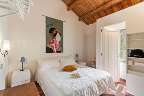 4 bedrooms, iron/ironing board, free WiFi, bed sheets