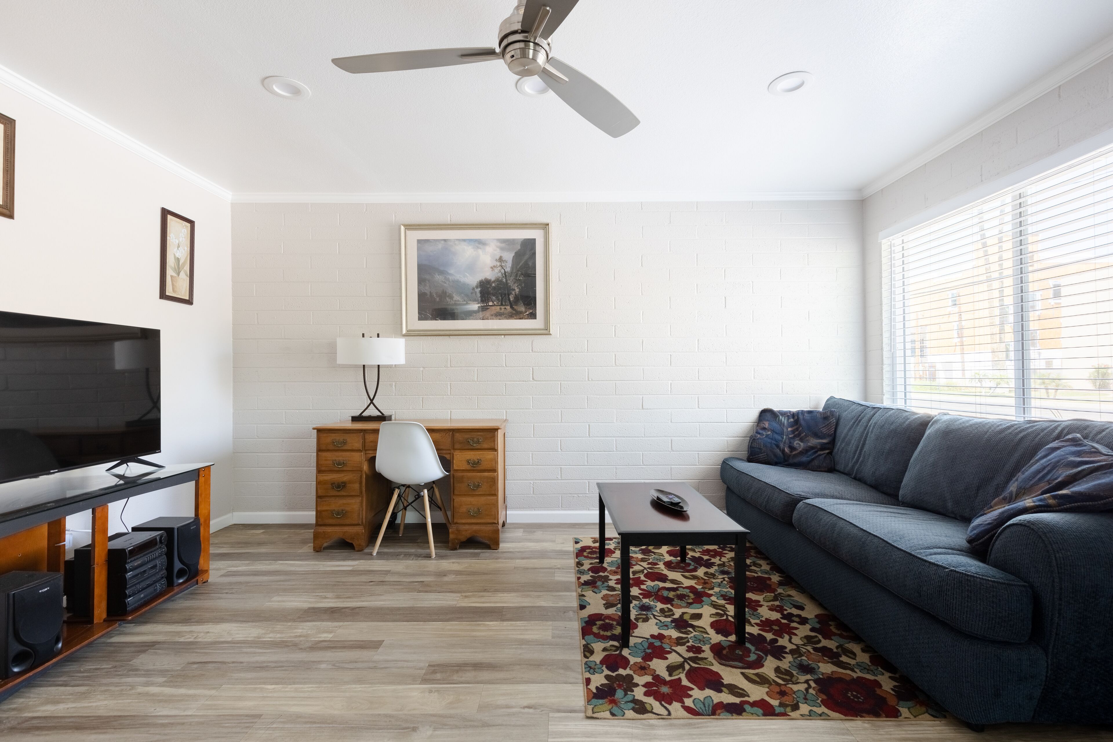 Modern updated Tempe 2 BR Apt.*Close to ASU*WIFI/Streaming TV