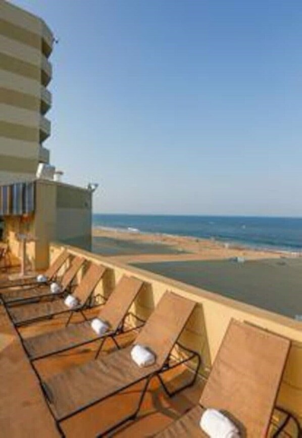 Property grounds - Beach Quarters 1BR 1BA with a nice Ocean Front Balcony - sleeps 6 (Virginia Beach)