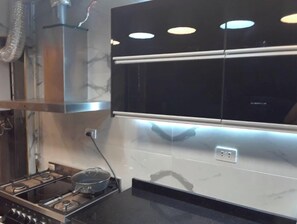 Fridge, microwave, oven, stovetop