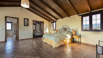 4 Schlafzimmer, BĂŒgeleisen/BĂŒgelbrett, kostenloses WLAN, BettwĂ€sche