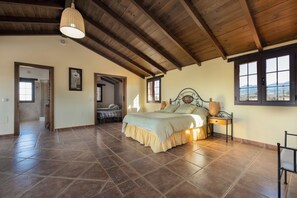 4 bedrooms, iron/ironing board, free WiFi, bed sheets - Holiday Home 'Villa Mariana' with Mountain View, Wi-Fi and Air Conditioning (RONDA)