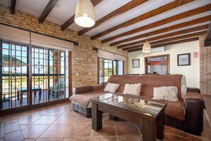 TV, fireplace - Holiday Home 'Villa Mariana' with Mountain View, Wi-Fi and Air Conditioning (RONDA)