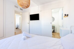 3 bedrooms, iron/ironing board, free WiFi, bed sheets - Apartment 'Piso Estrella 031' with Private Terrace, Wi-Fi and Air Conditioning (Torre del Mar)