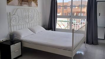 1 bedroom, free WiFi, bed sheets