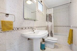 Bathtub, hair dryer, towels
