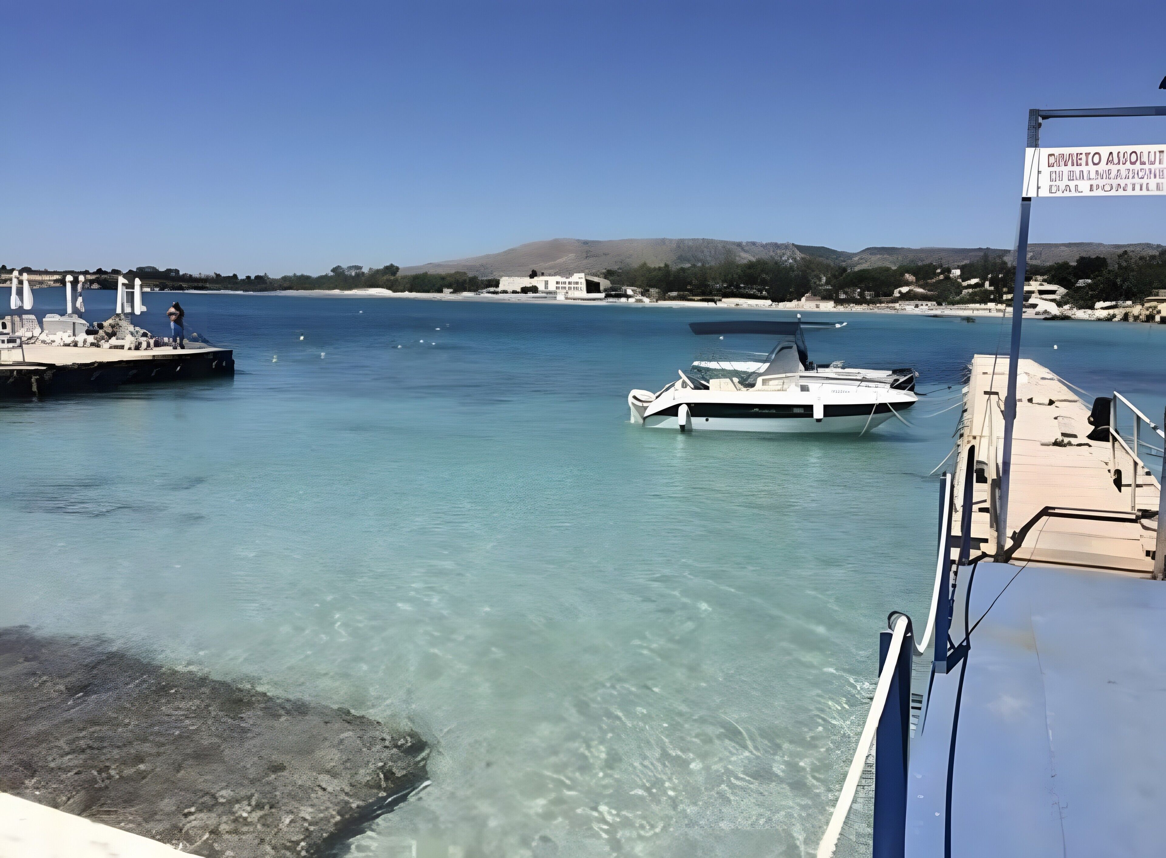 Una spiaggia nelle vicinanze