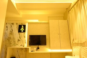 Shared Dormitory | Free WiFi - The Dorm Inn (Nashik)