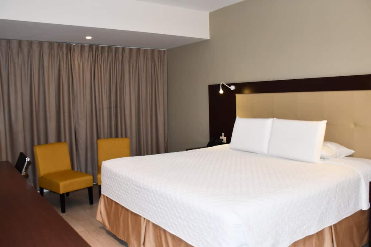 Standard Room, 1 Double Bed | Minibar, soundproofing, free WiFi, bed sheets
