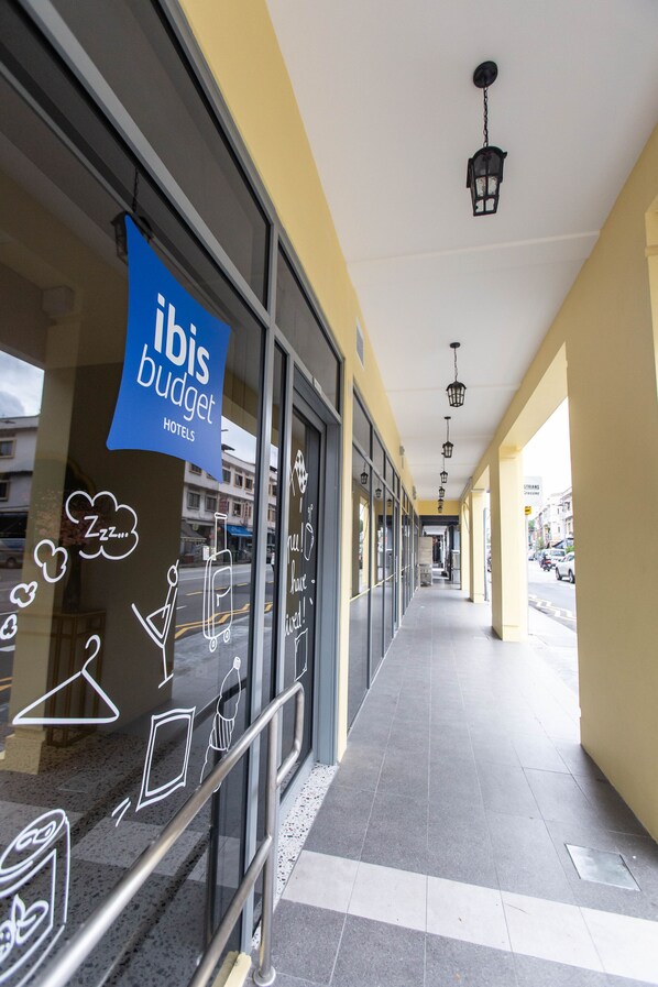 Front of property - Ibis Budget Singapore Gold (Singapore)