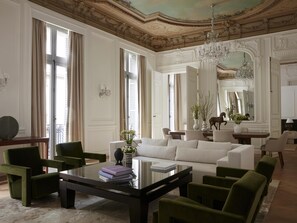 总统套房, 2 张双人床 (Maison Delano) | 高档床上用品、免费迷你吧物品、客房内保险箱、笔记本电脑工作区