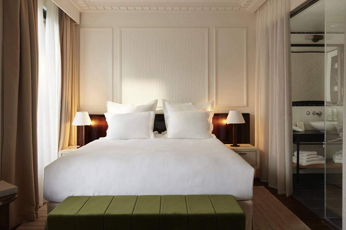 Deluxe Room, 1 King Bed