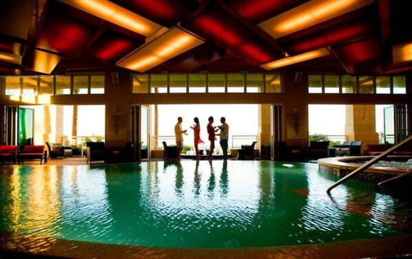 Indoor pool, outdoor pool