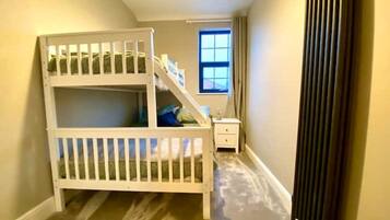 2 bedrooms, desk, iron/ironing board, free WiFi