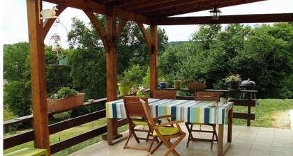 Bois charmante petite maison 4 pers