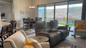 TV, fireplace, DVD player