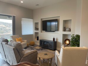 TV, caminetto, lettore DVD