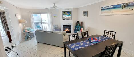 Télévision, cheminée