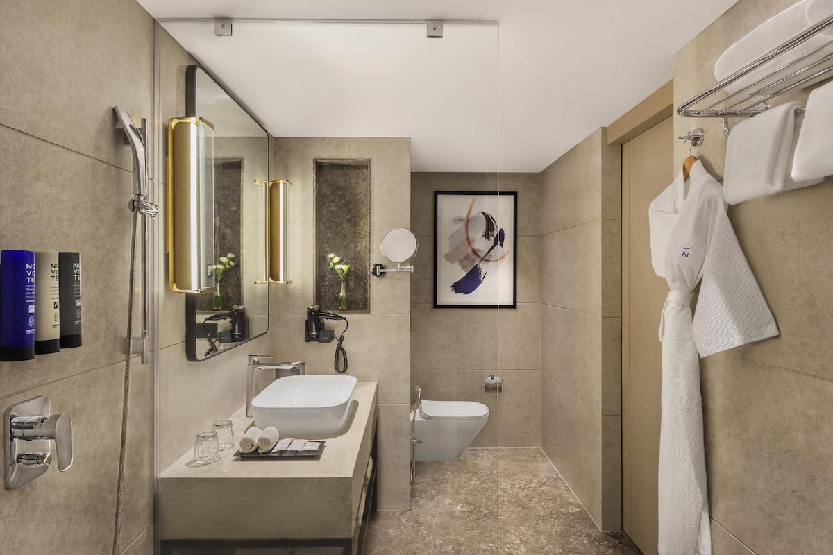 Coffre-fort, bureau, espace de travail pour ordinateurs portables