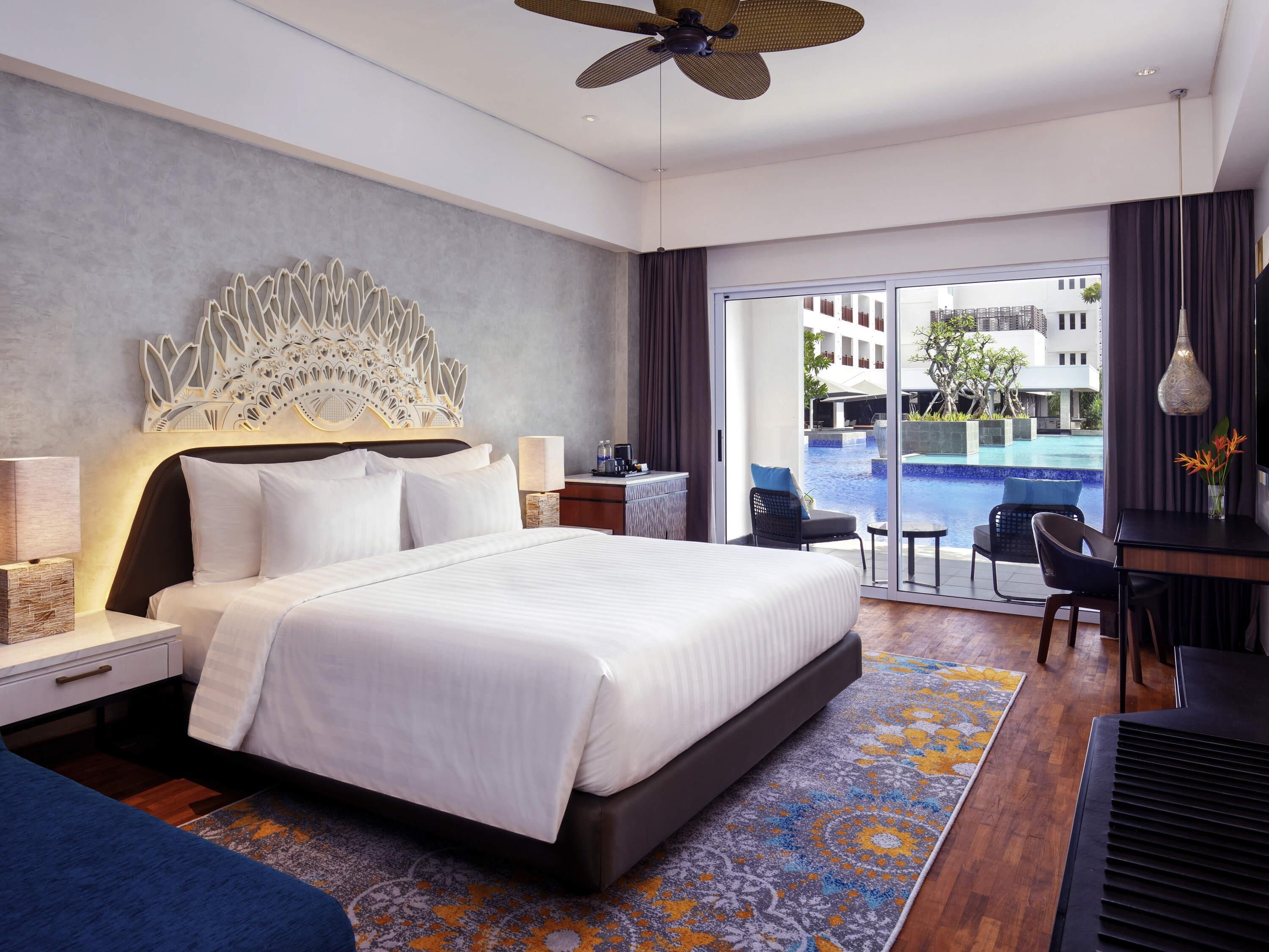 Quarto luxo, 1 cama King, acesso à piscina | Cofres nos quartos, escrivaninha, espaço de trabalho para notebook